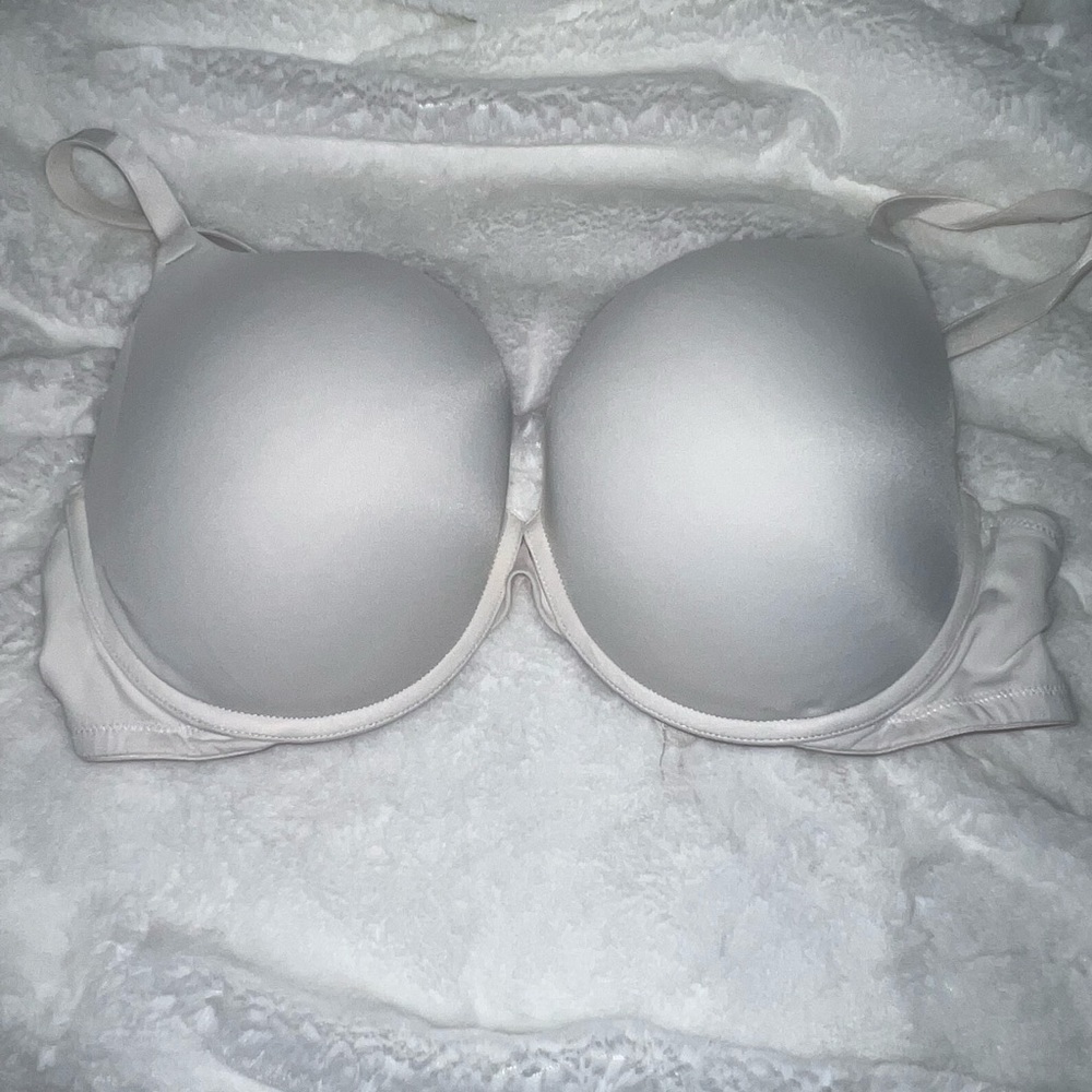 36DD Victoria’s Secret bra - Picture 1 of 2